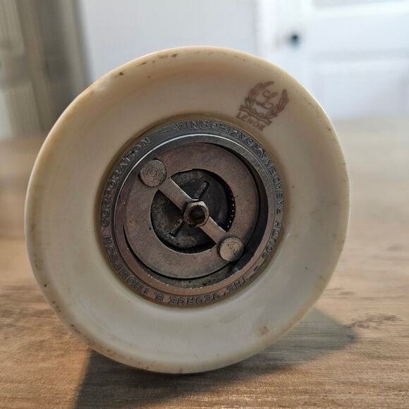 Vintage Lenox Caribee Ivory Golden Wreath Rope Design Pepper Mill Grinder MCM - Picture 10 of 14